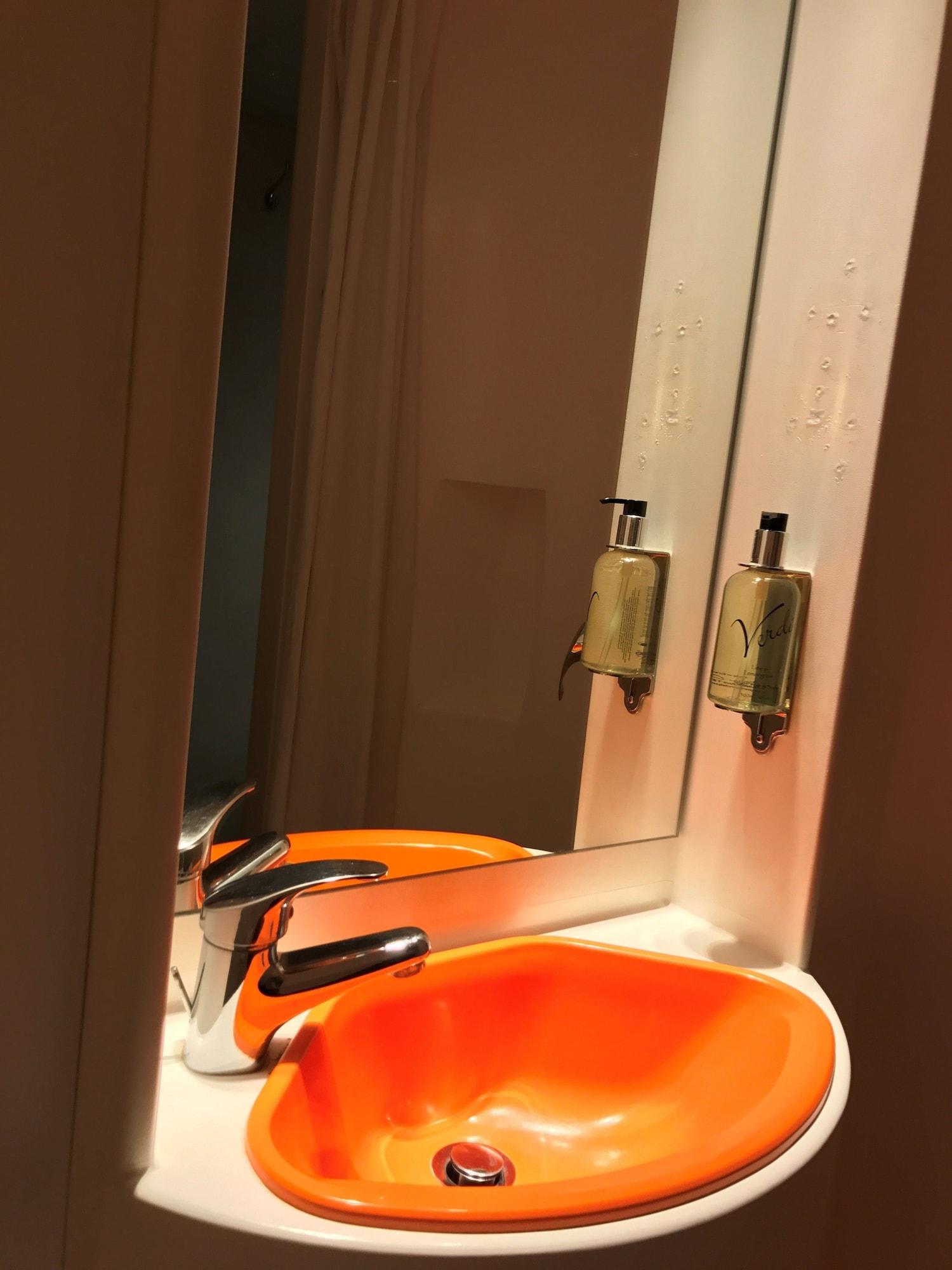 Easyhotel South Kensington London Ngoại thất bức ảnh